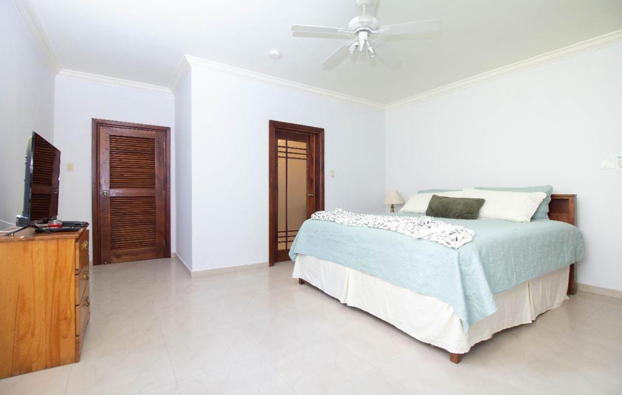 Crystal Cove Oceanfront/ 2 Bedroom Aparthotel *