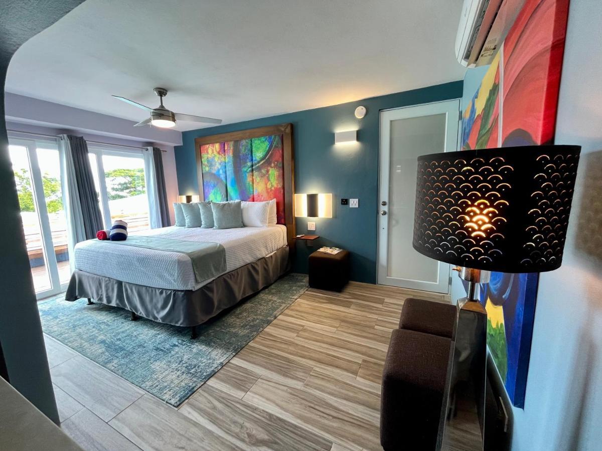 Hotel Old Crow And 3*