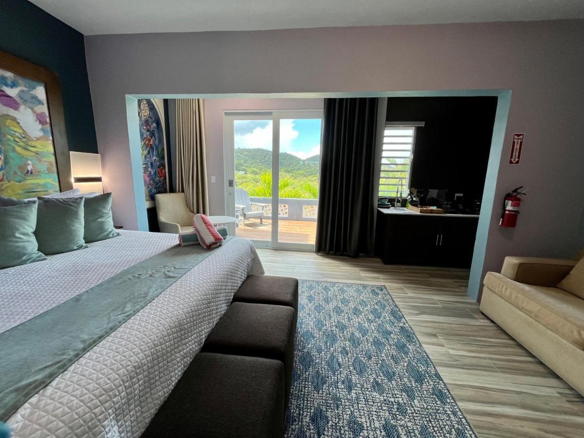 Old Crow And Hotel 3*