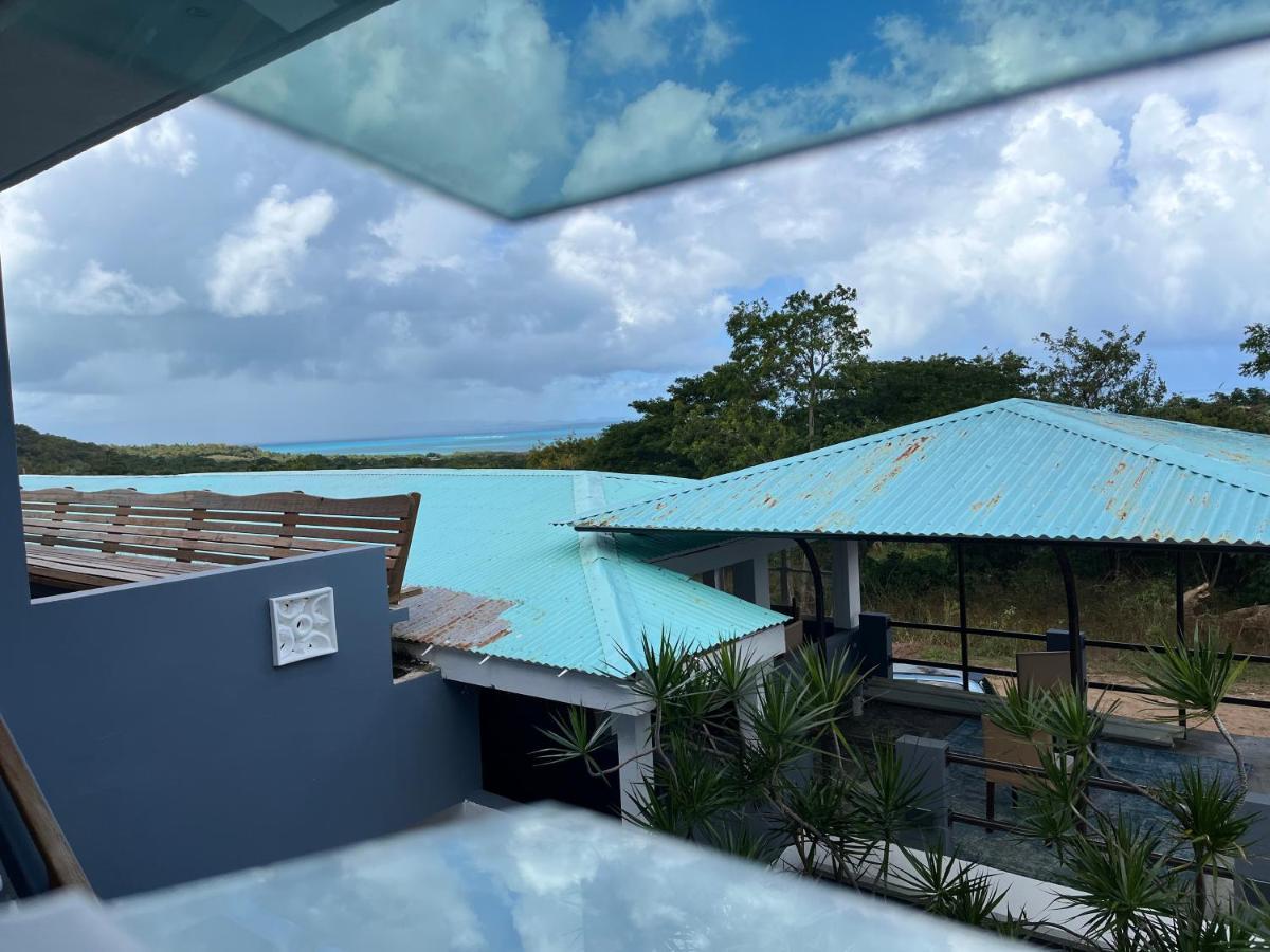 Old Crow And 3* Vieques