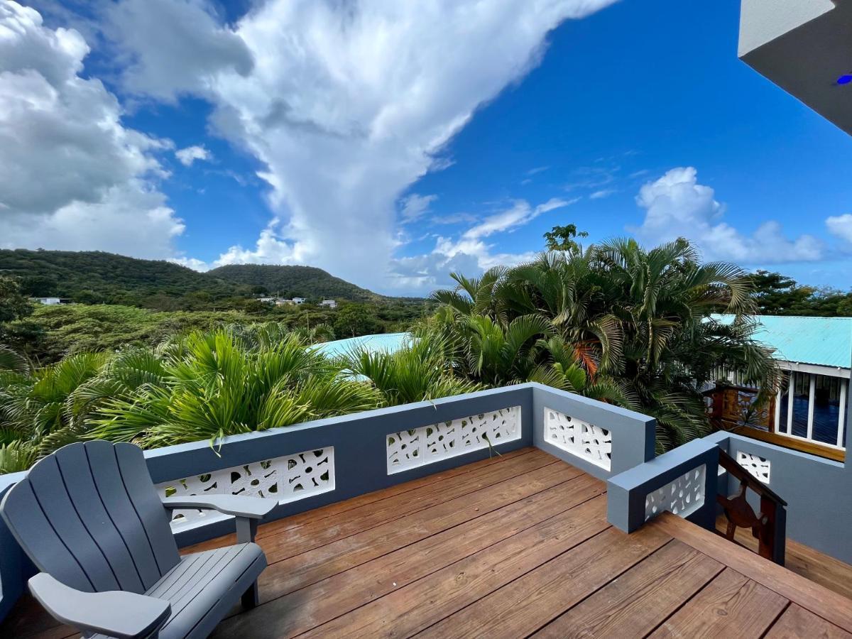 Old Crow And 3* Vieques