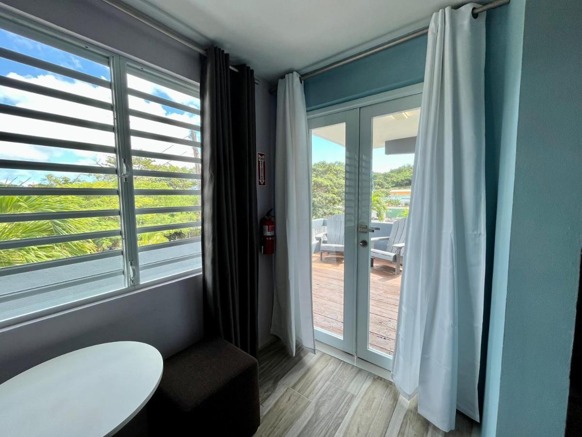 Old Crow And Hotel 3*