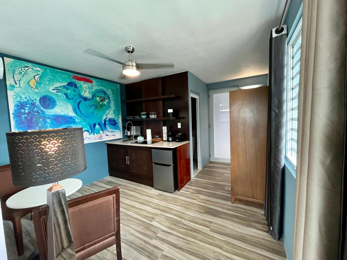 Old Crow And 3* Vieques
