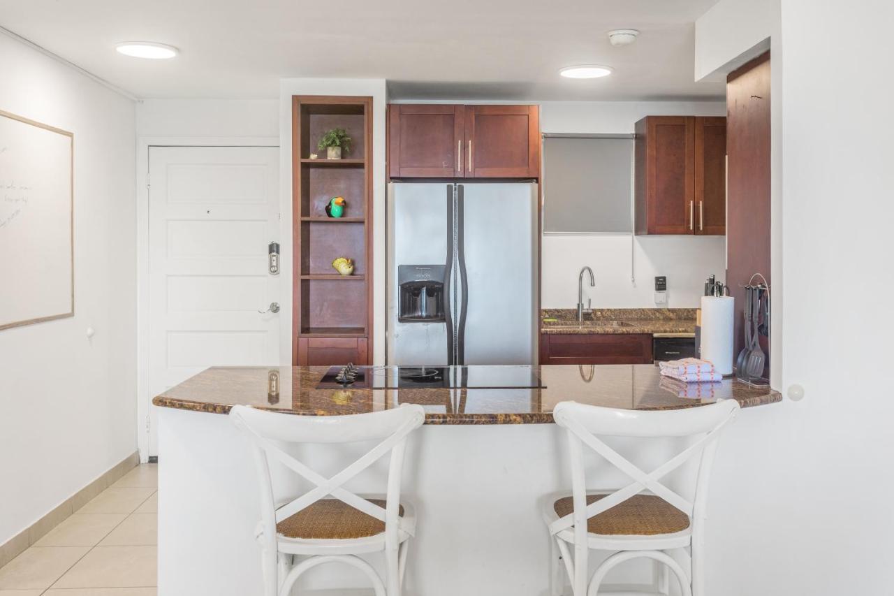 House - Elegant 1 Bedroom - Ocean View Apartment