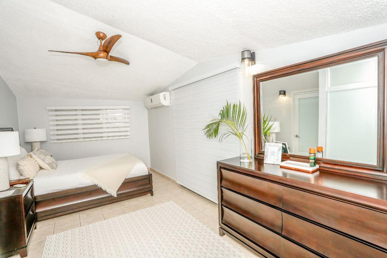 Raices Realty Villa: Puerto Rico; Centrica, Acogedora, Tropical, Playa, Piscina,a/c Holiday home Cabo Rojo