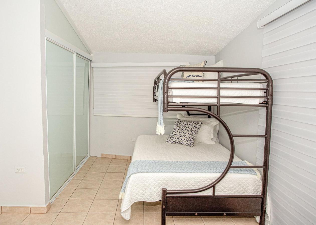 Raices Realty Villa: Puerto Rico; Centrica, Acogedora, Tropical, Playa, Piscina,a/c Holiday home