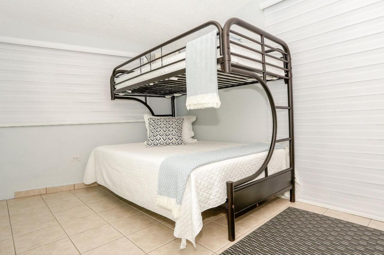 Raices Realty Villa: Puerto Rico; Centrica, Acogedora, Tropical, Playa, Piscina,a/c Holiday home Cabo Rojo