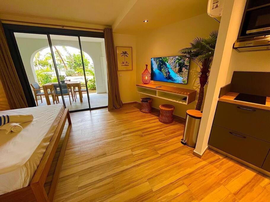 -alamanda Front De Apartment Orient Bay