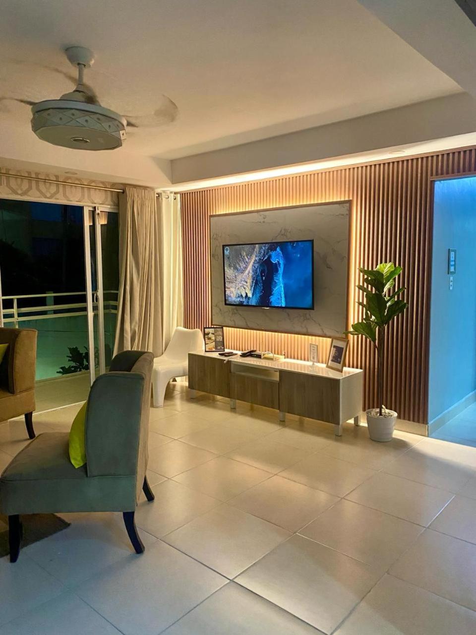 Apartment Frente A La Zona Colonial, *