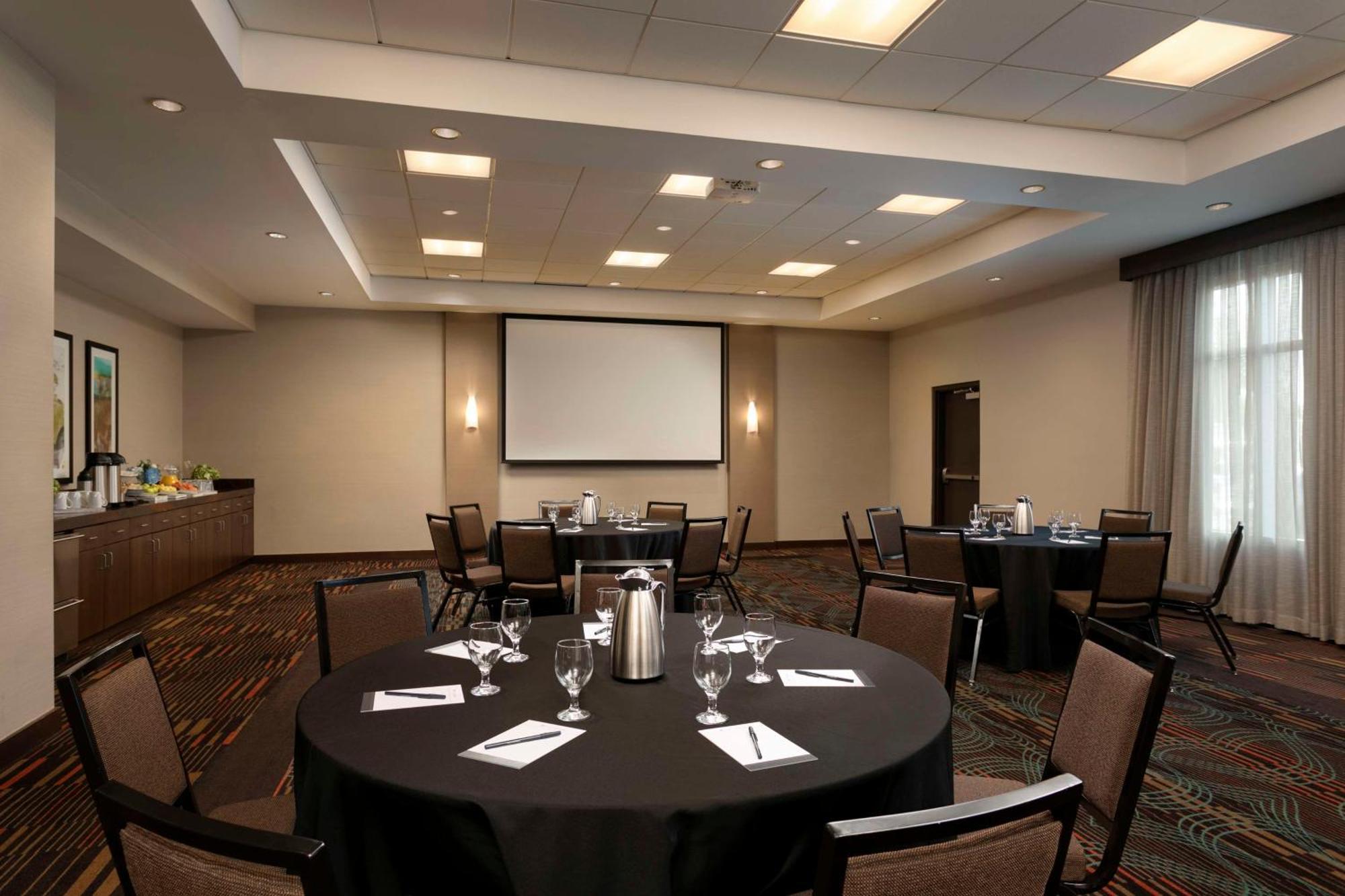 Hyatt Place 3*