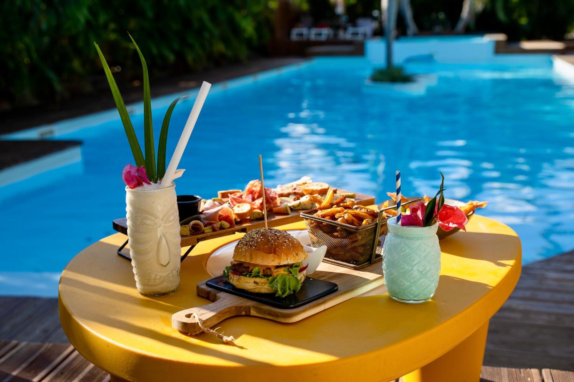 Tropicana Suites Aparthotel 4*