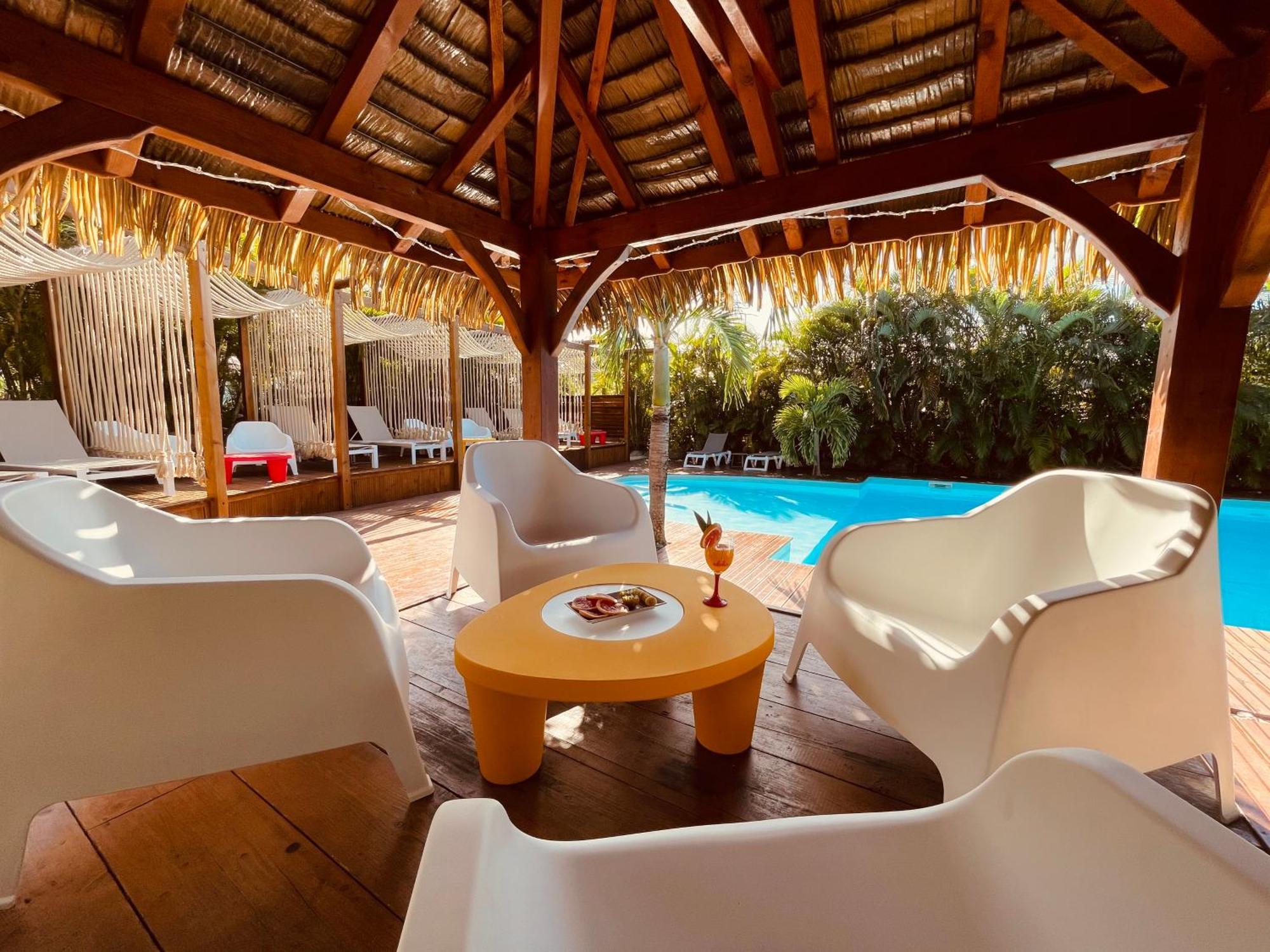 Tropicana Suites Aparthotel