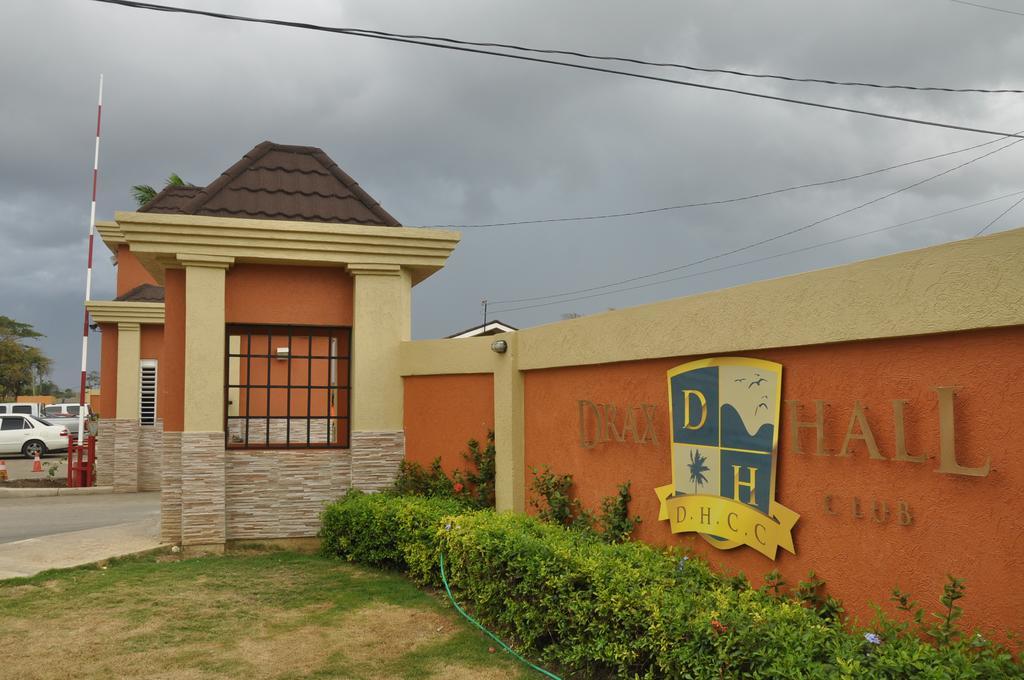 Casa de férias - Drax Hall Country Club 2-bed Luxury