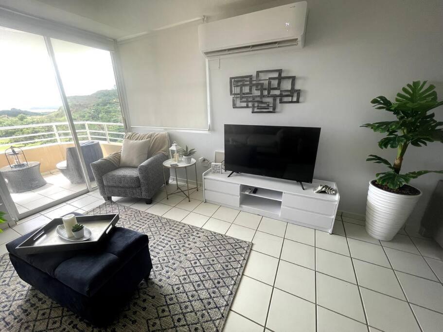 Serene Coastal Getaway With Panoramic Ocean View Apartment Ceiba