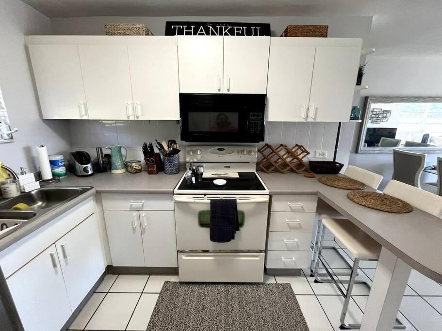 Apartment Serene Coastal Getaway With Panoramic Ocean View *