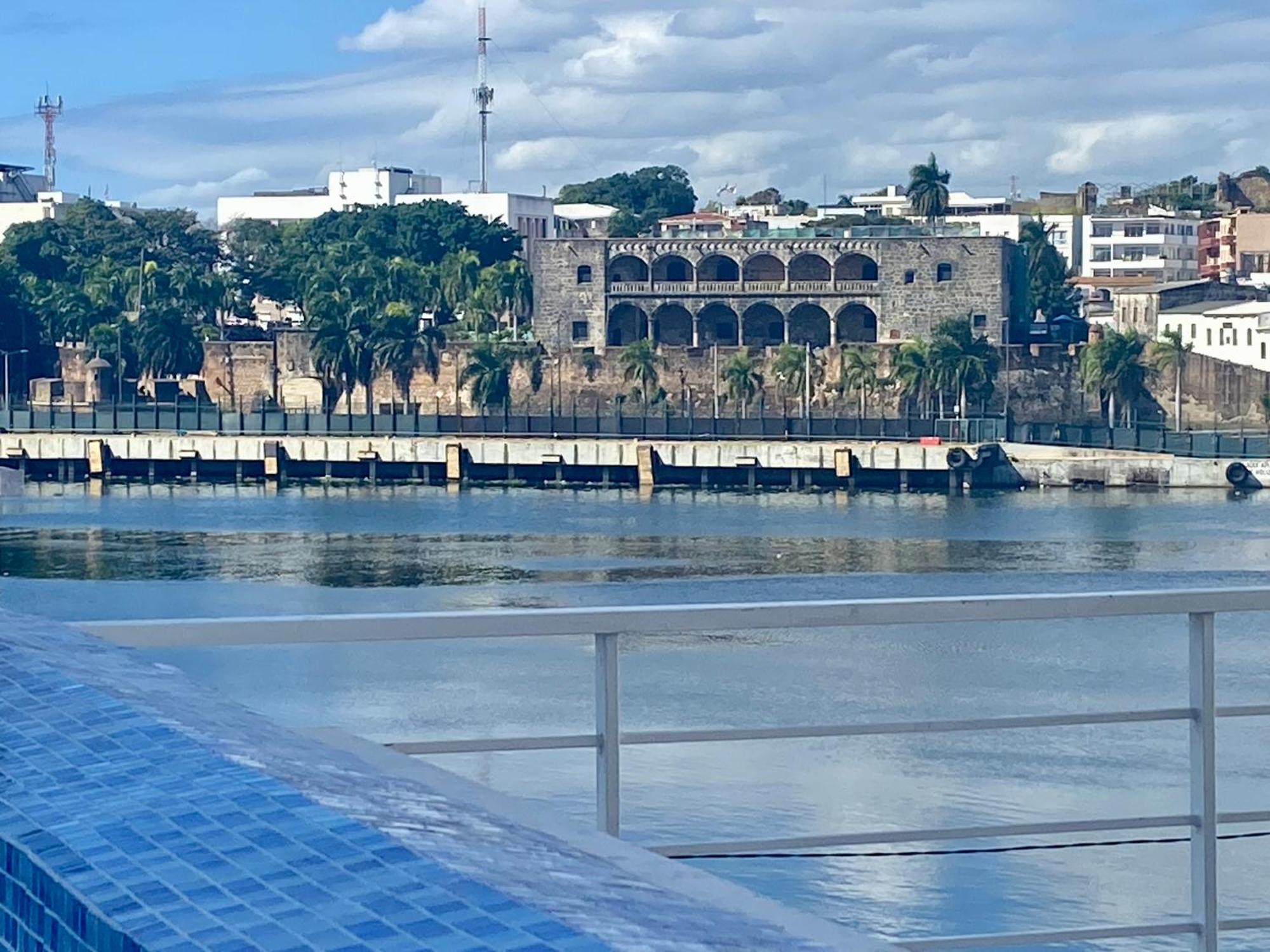 Frente A La Zona Colonial,
