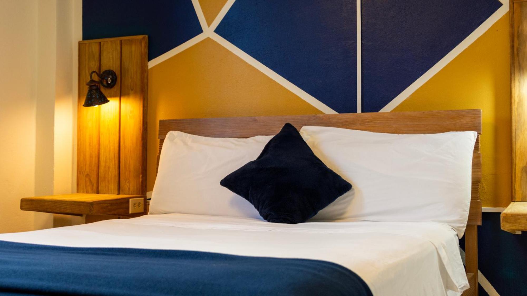 West Coast Inn's Hotel 3*