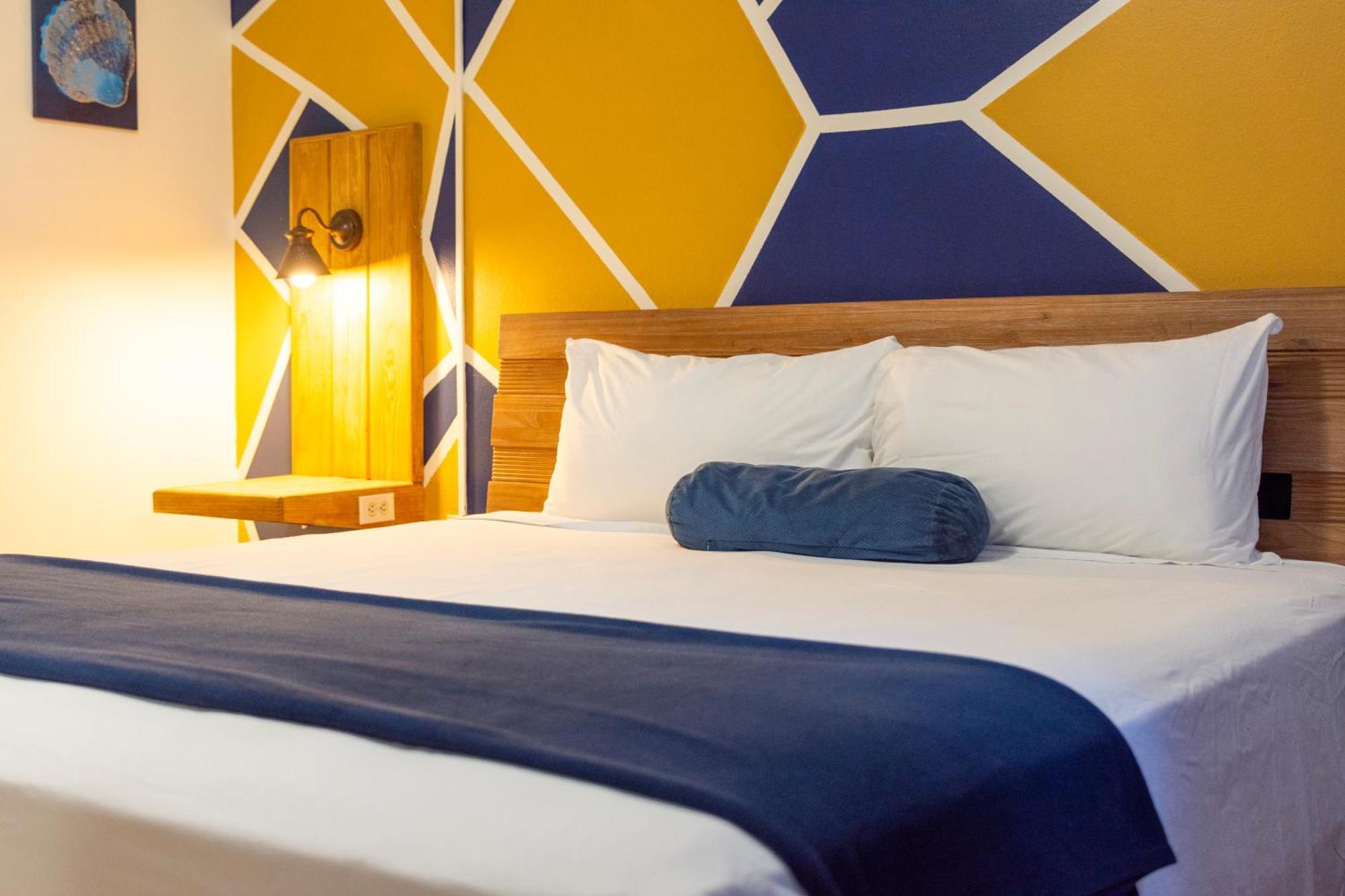 West Coast Inn's Hotel 3*