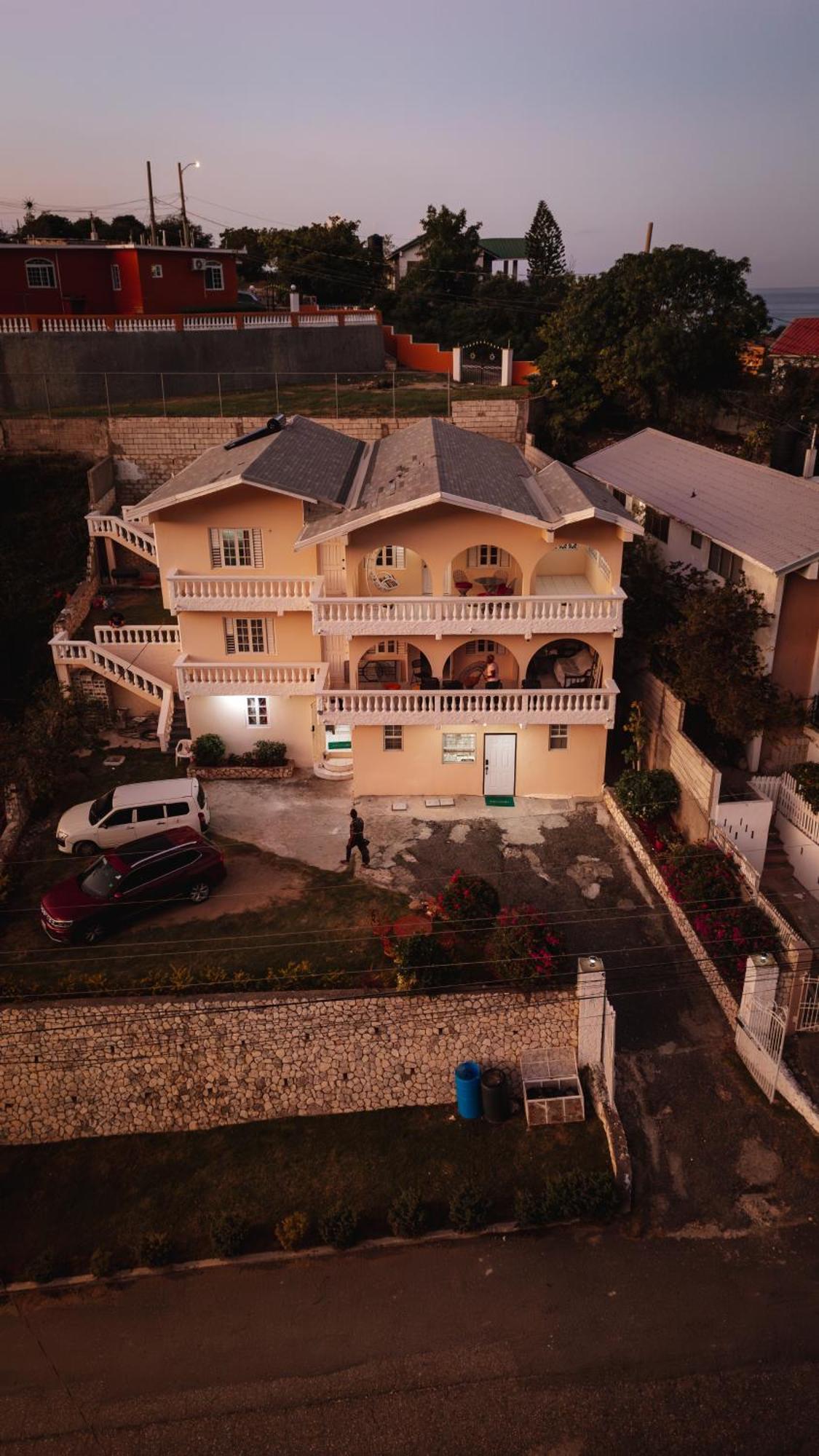 Homestay 876 Ja Oasis & - By Airport Kingston