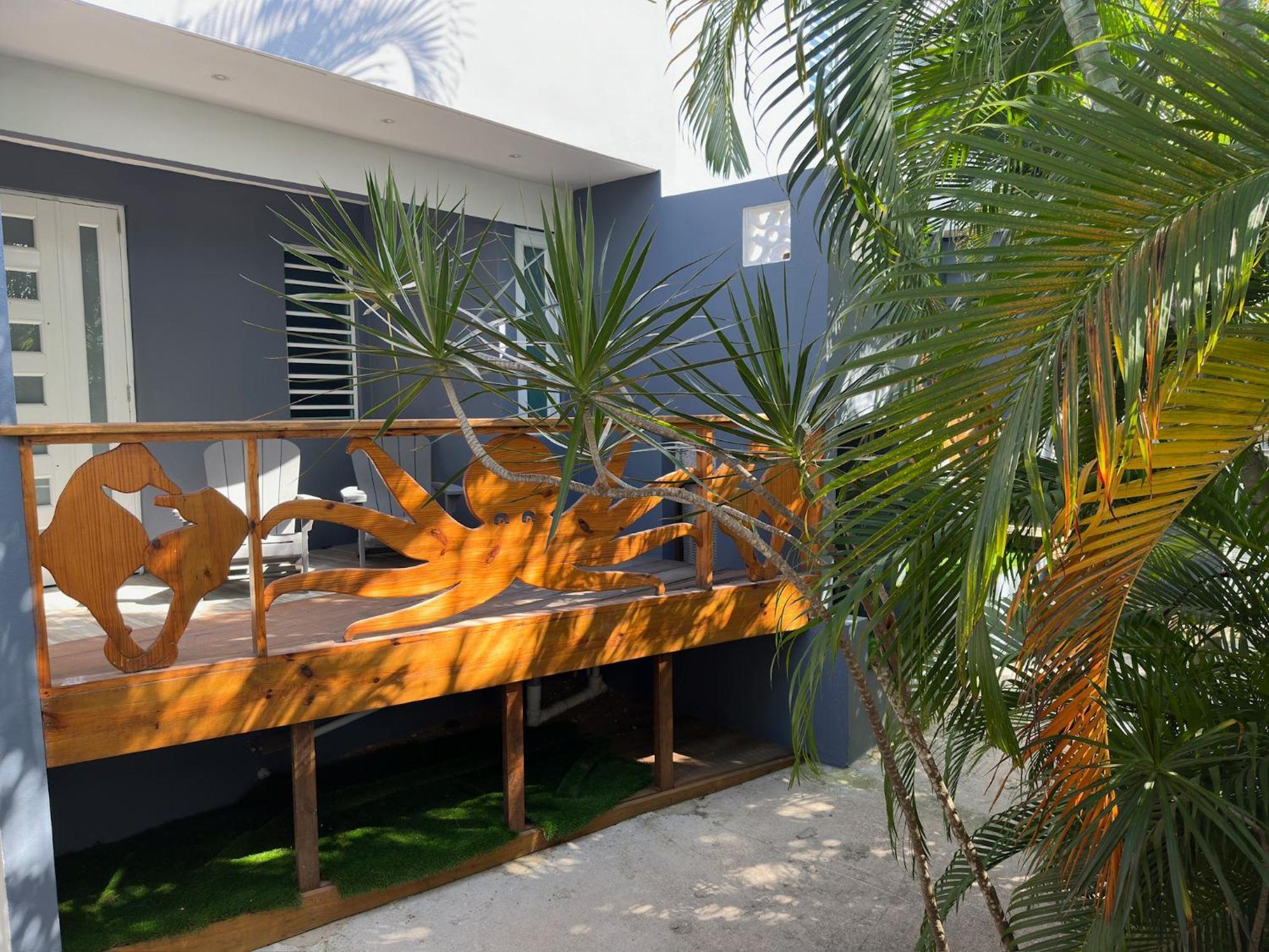 Old Crow And 3* Vieques