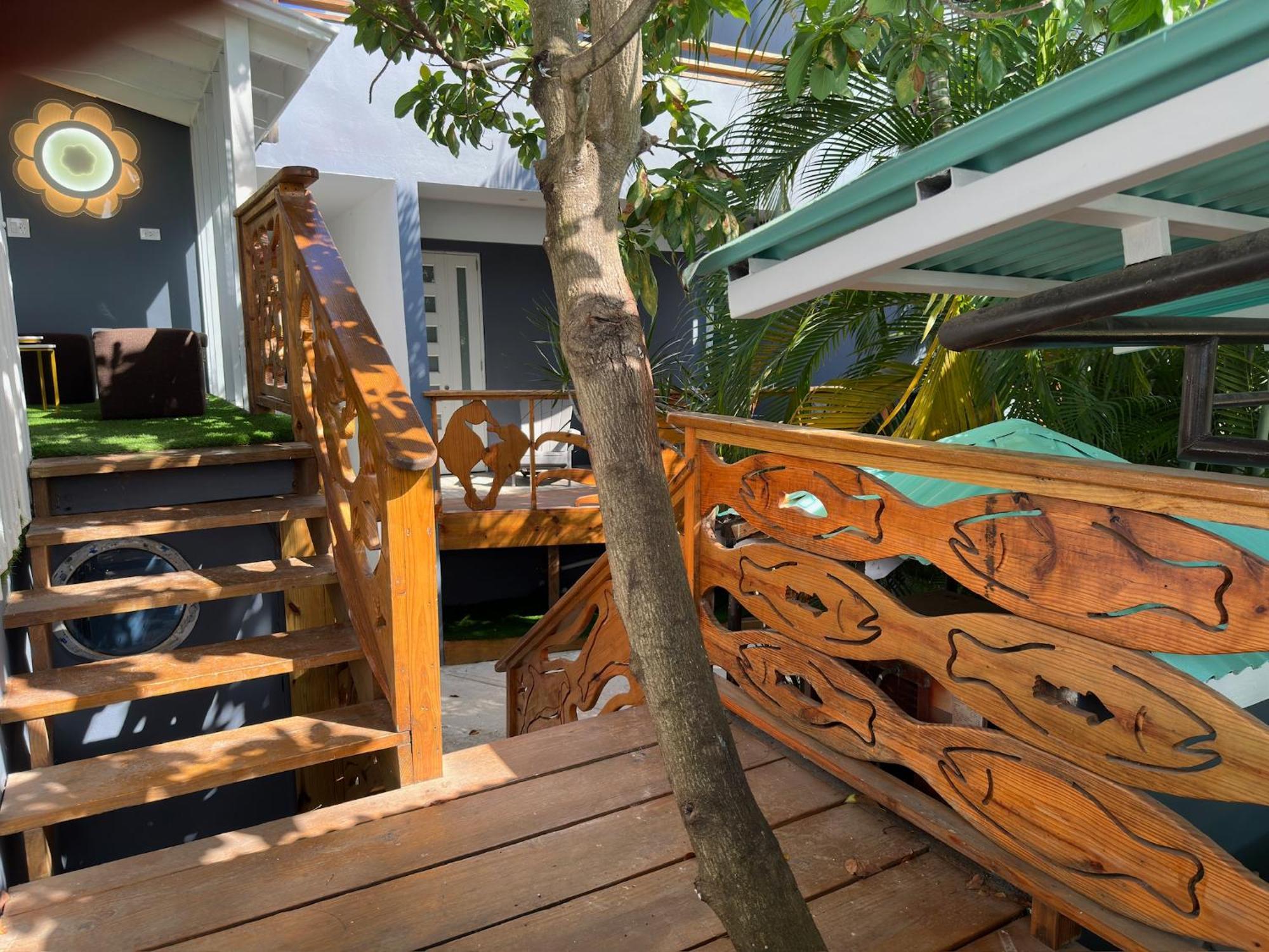 Old Crow And 3* Vieques