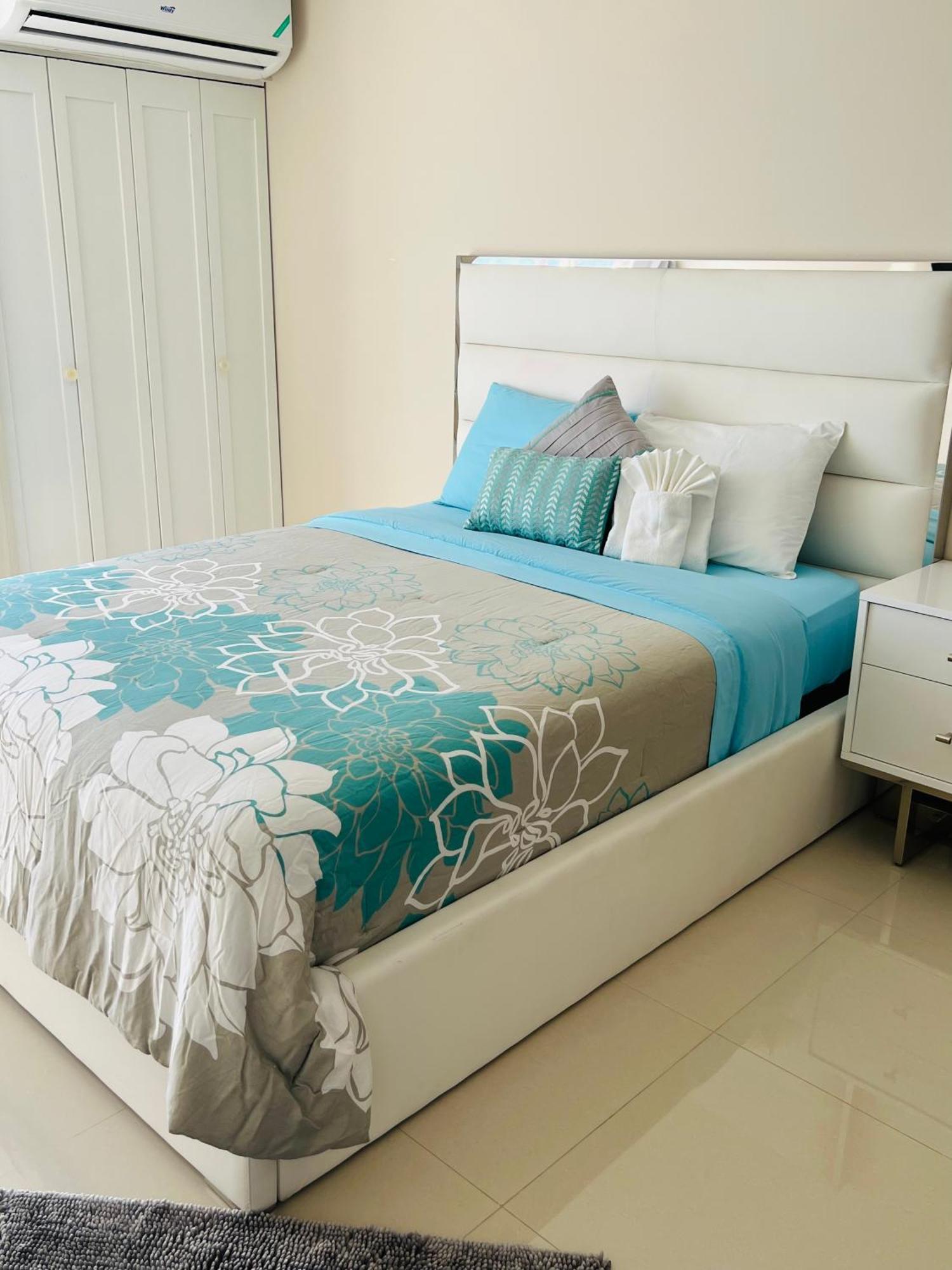 Large Luxurious Front At Bayfront Apartment Portmore