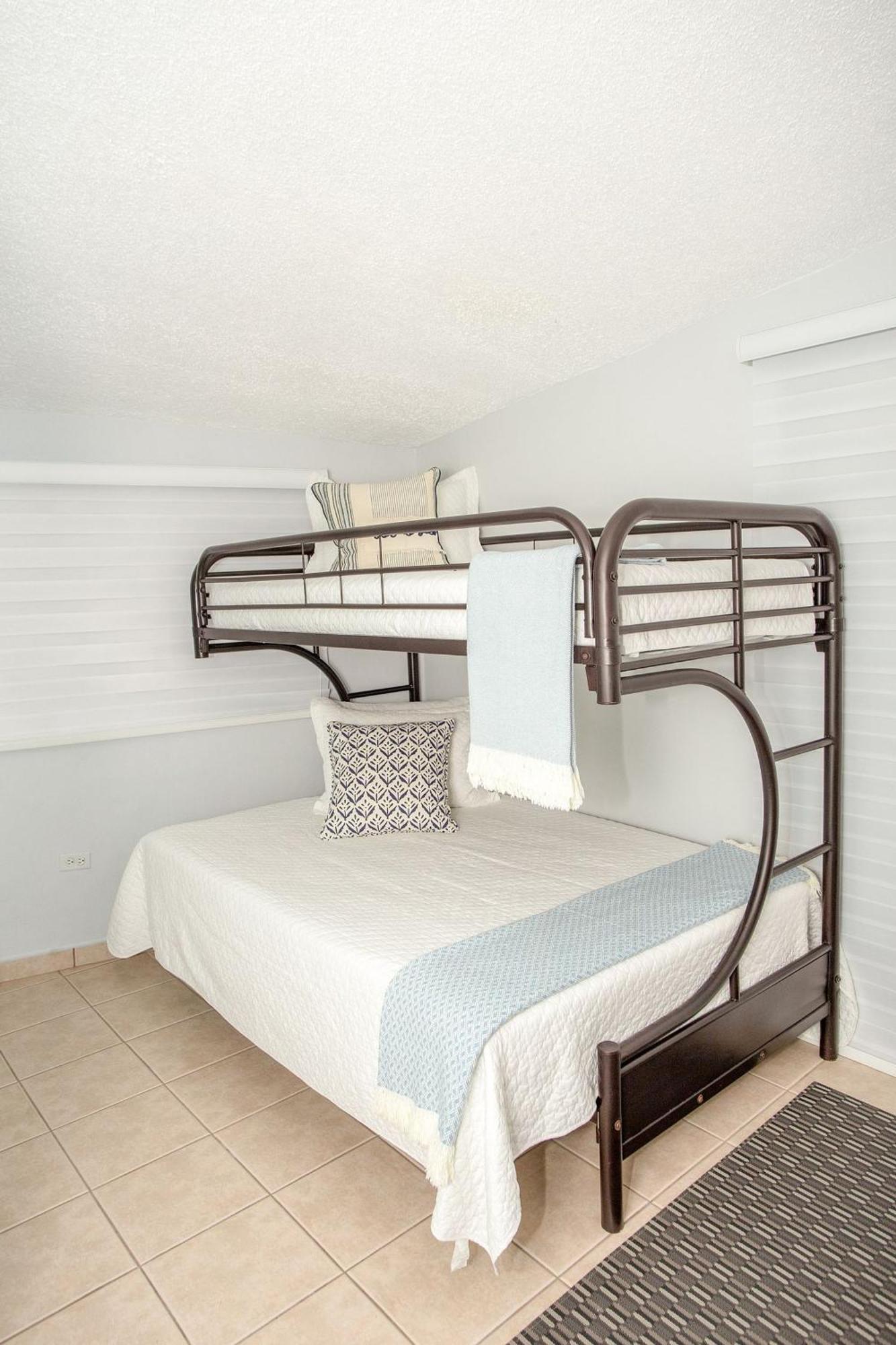 Raices Realty Villa: Puerto Rico; Centrica, Acogedora, Tropical, Playa, Piscina,a/c