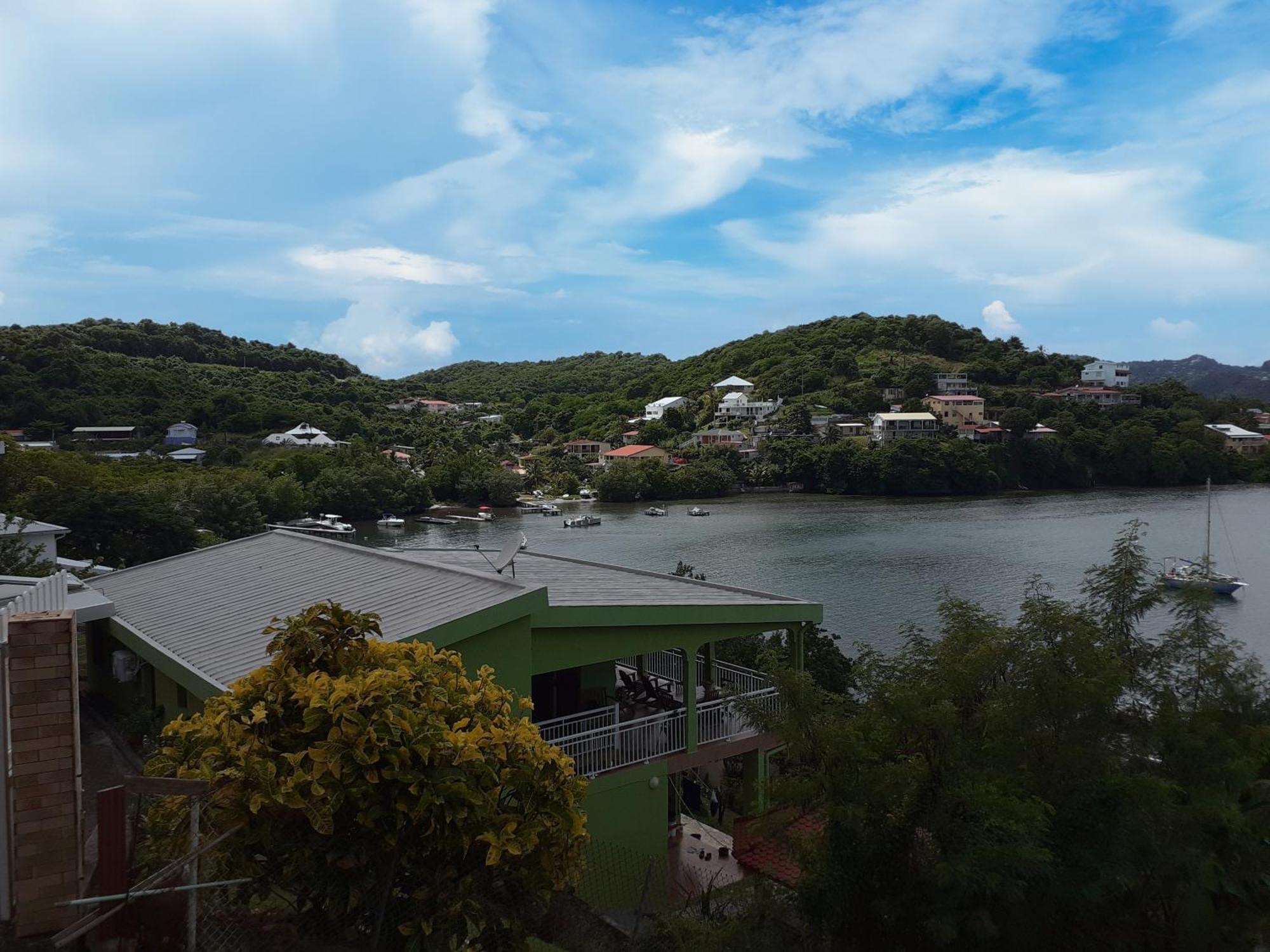 A L'arche Bleue Guest house Le Robert