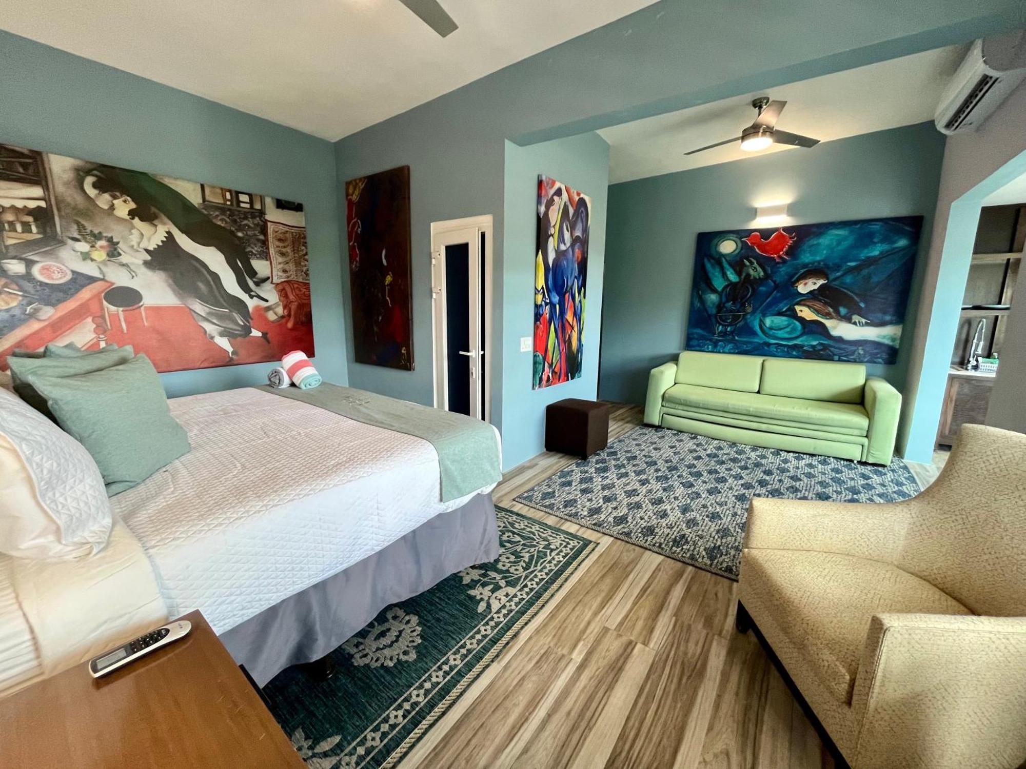 Old Crow And 3* Vieques