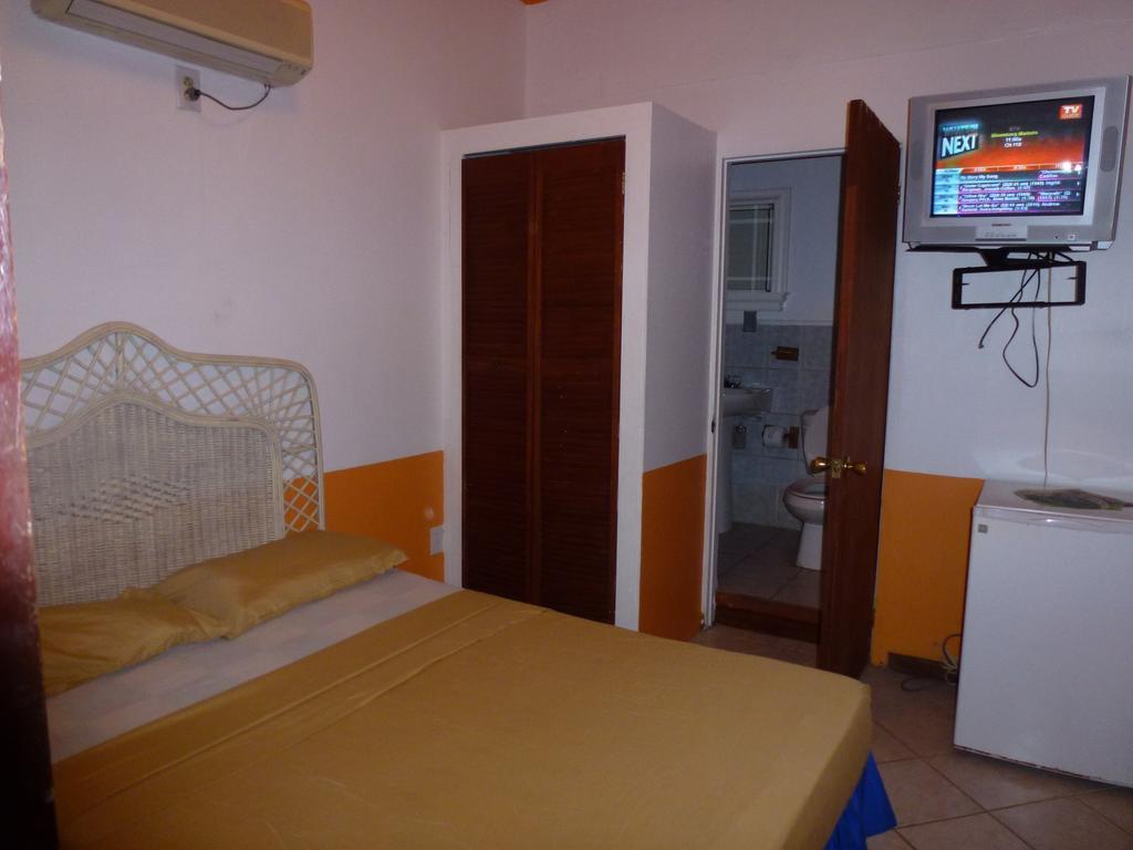 La Galleria Bed & Breakfast Five Islands Village