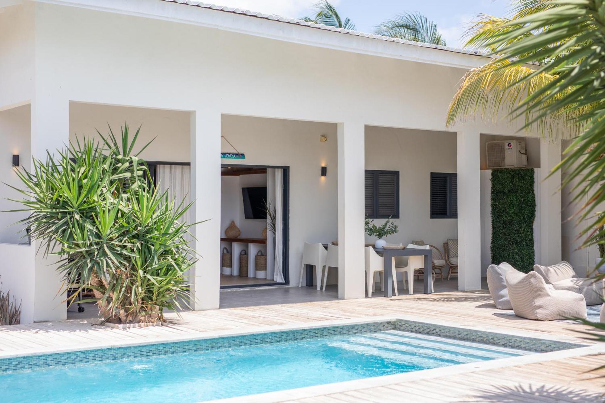 Zarza Villa *