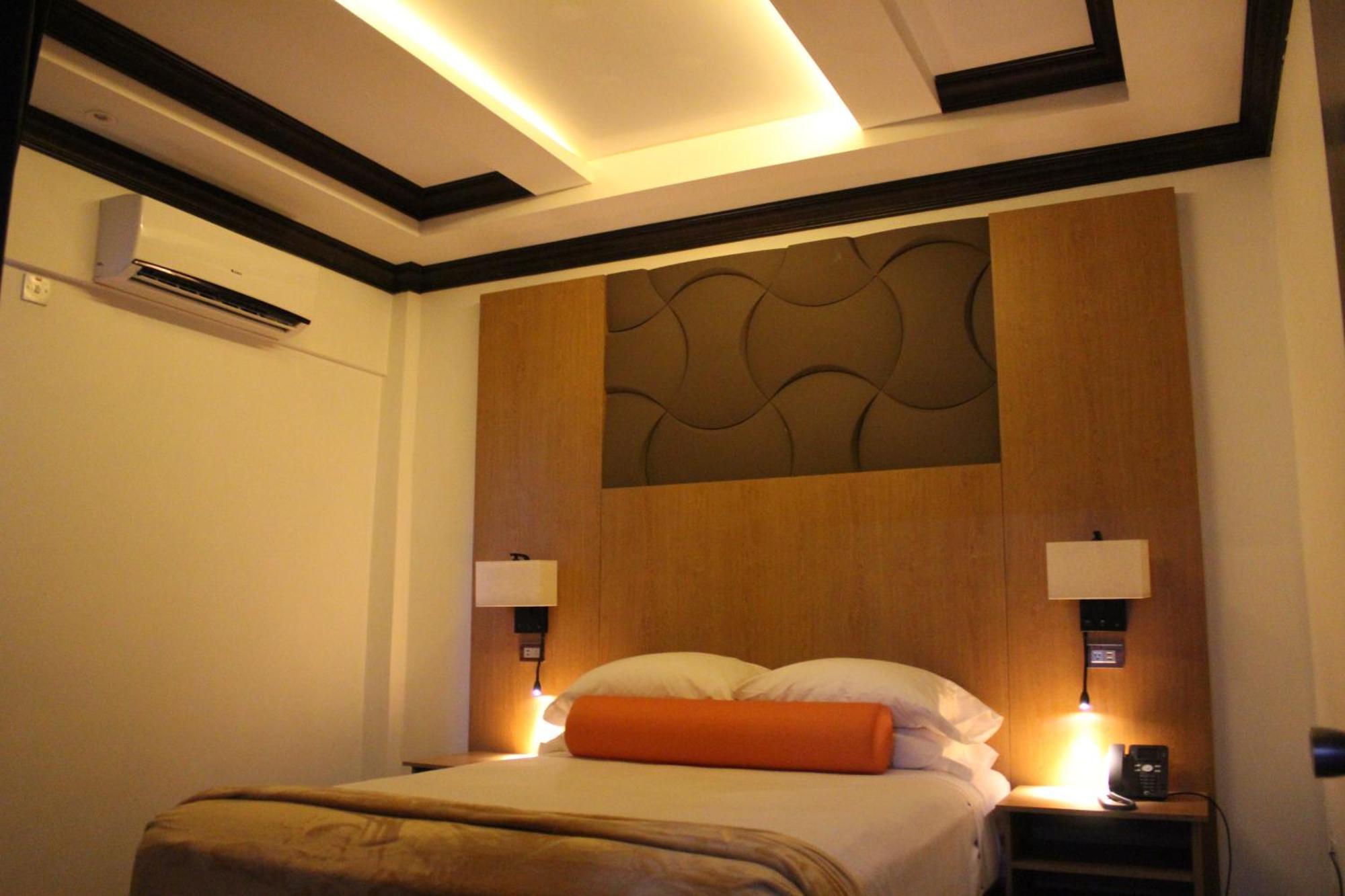 Hotel Sago Palm *