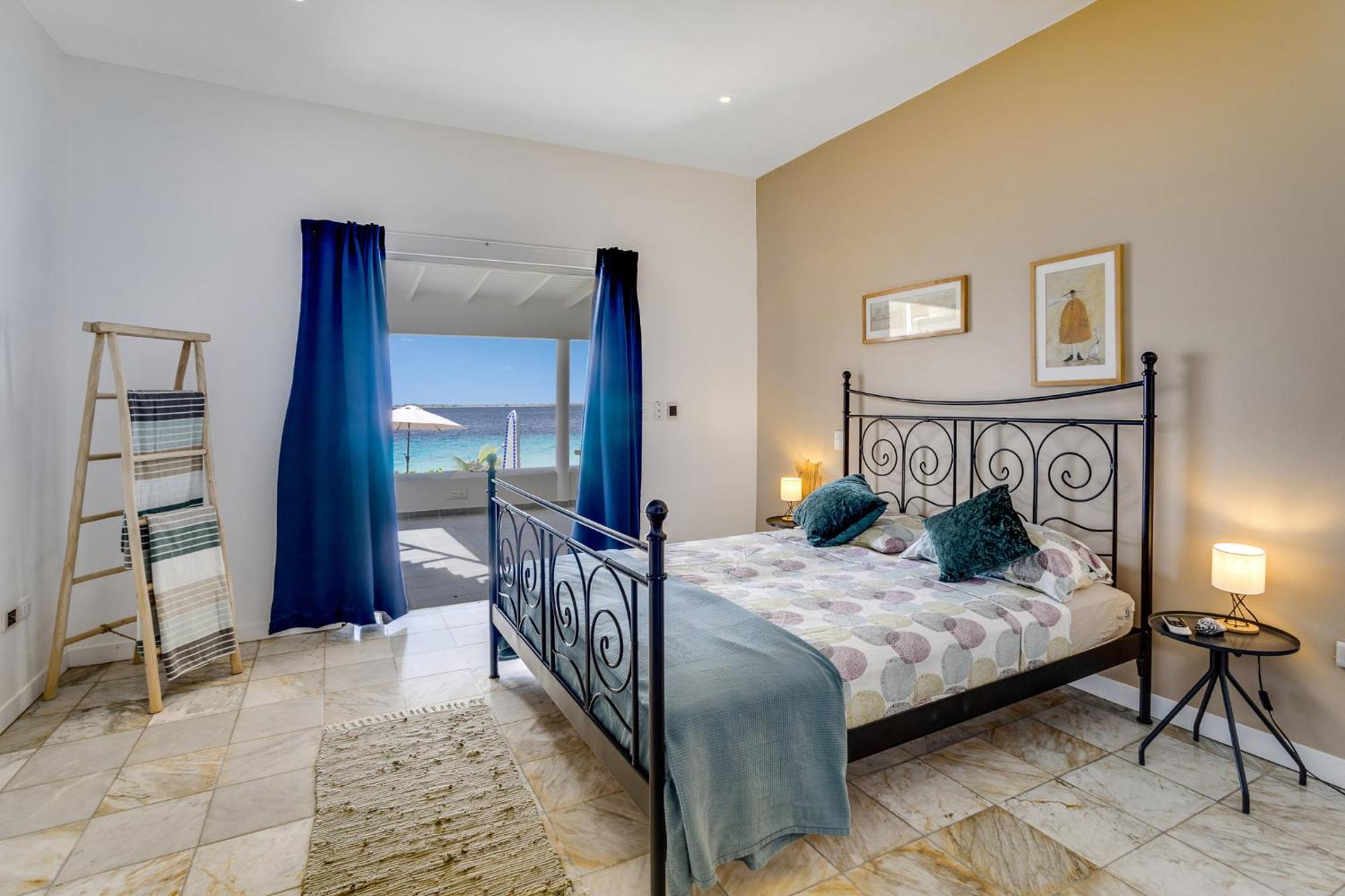 Oceanfront - Port Of Call - *
