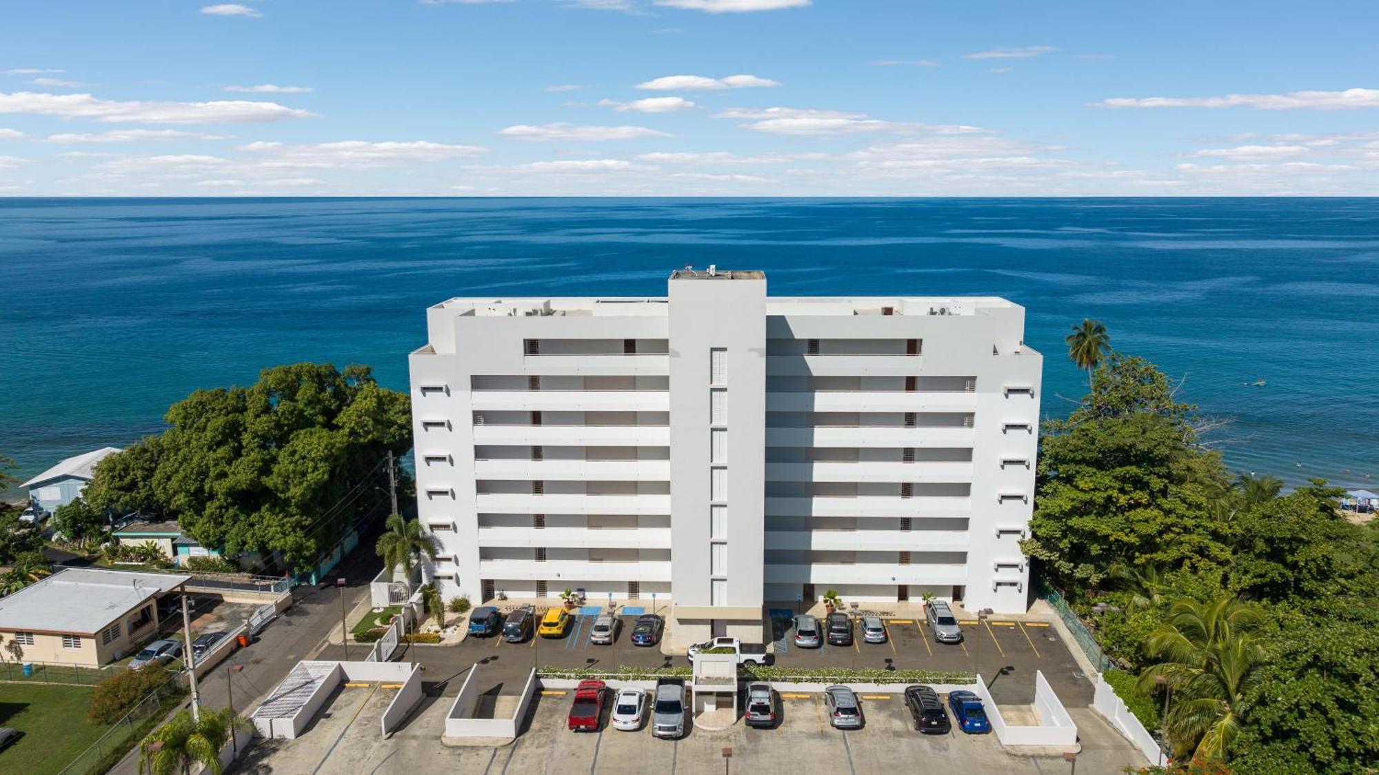 Apartment Beachfront 5th Floor At Pelican Reef