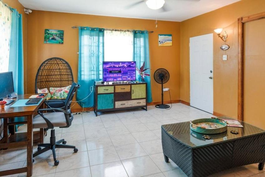 Yanceylargoestate- 3 Bedroom Withmountain Views