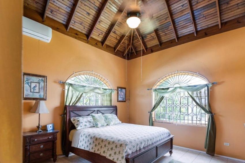 Yanceylargoestate- 3 Bedroom Withmountain Views Villa *