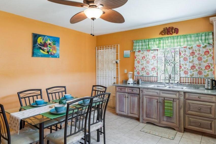 Villa Yanceylargoestate- 3 Bedroom Withmountain Views Montego Bay