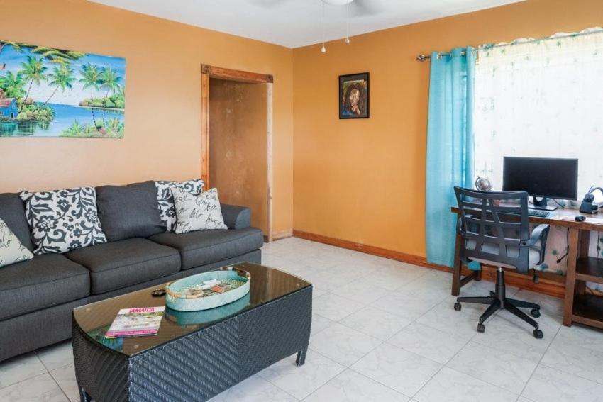 Yanceylargoestate- 3 Bedroom Withmountain Views Villa Montego Bay