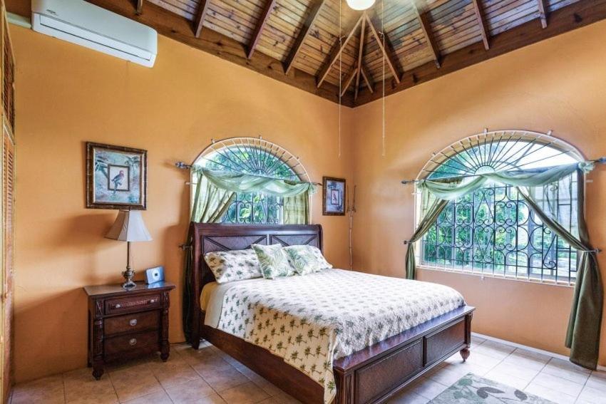 Yanceylargoestate- 3 Bedroom Withmountain Views *