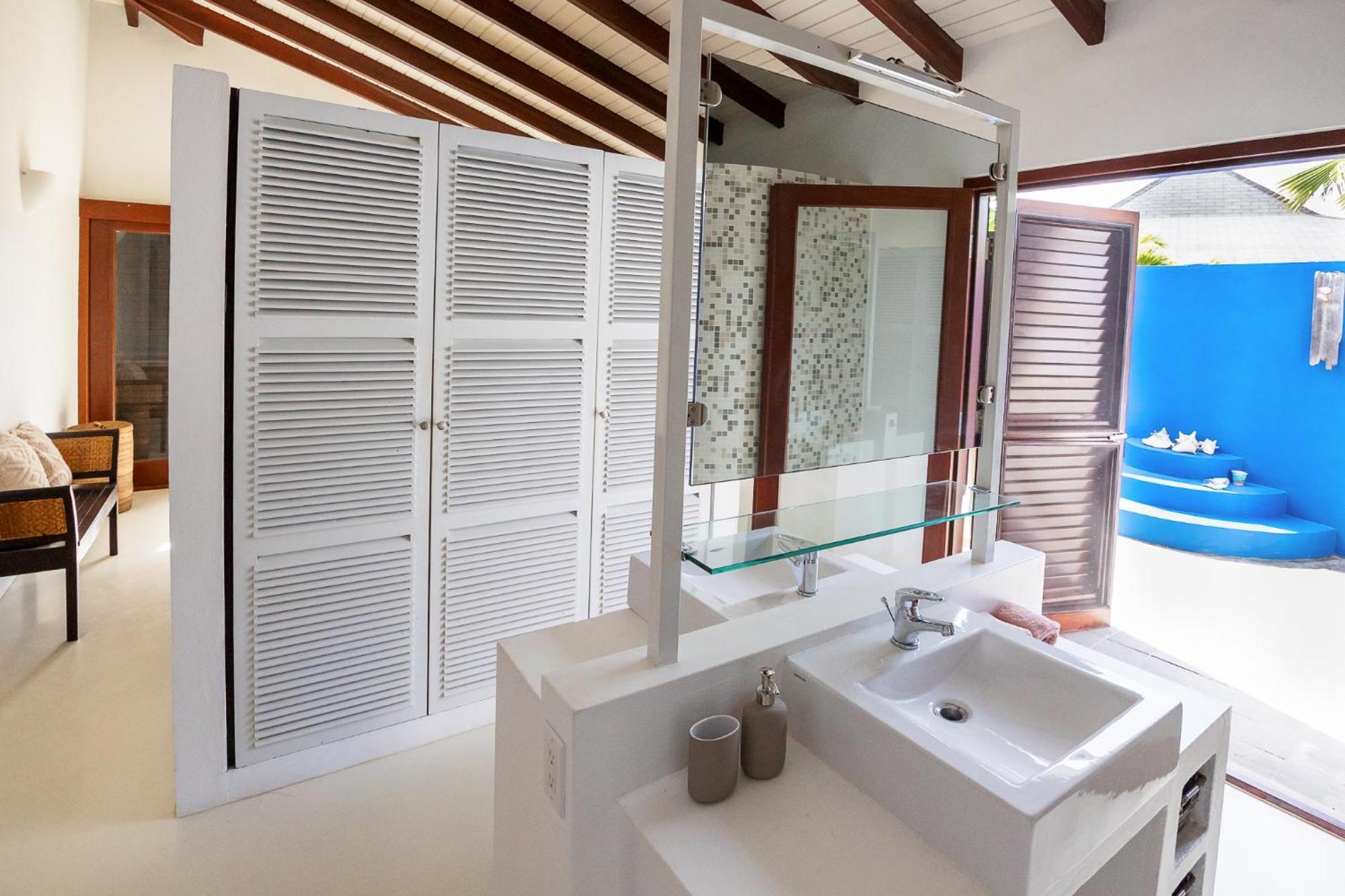 Watervilla Blou Bonaire - Waterlands Village Villa
