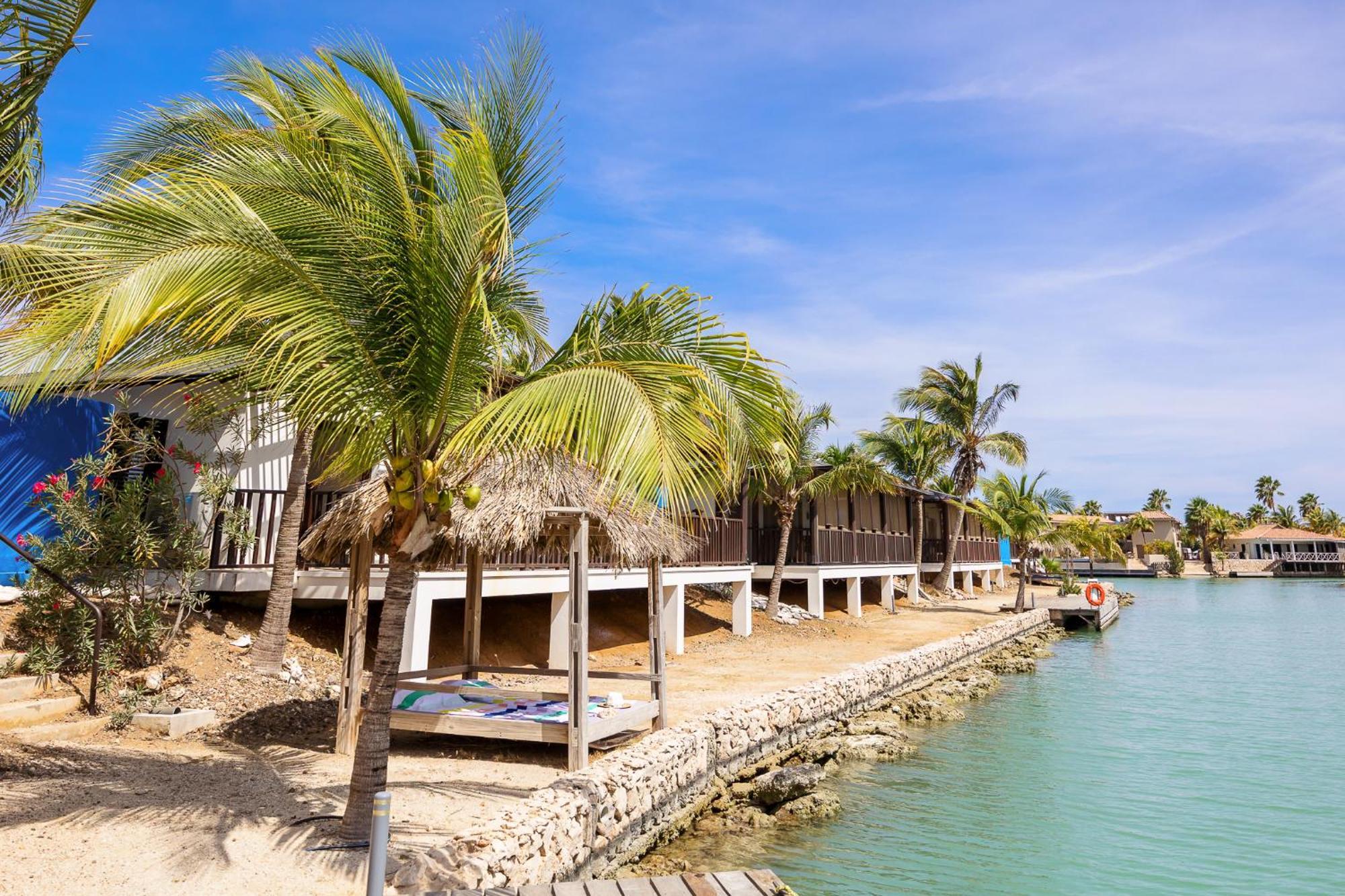 Watervilla Blou Bonaire - Waterlands Village Villa