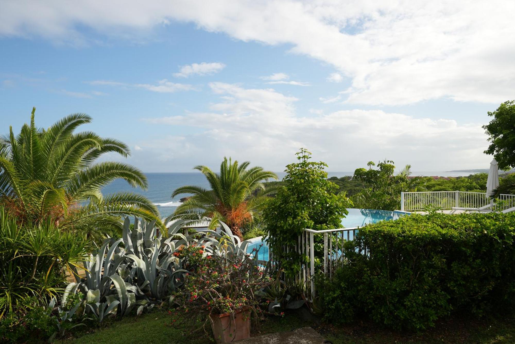 Amaudo Hotel 4*