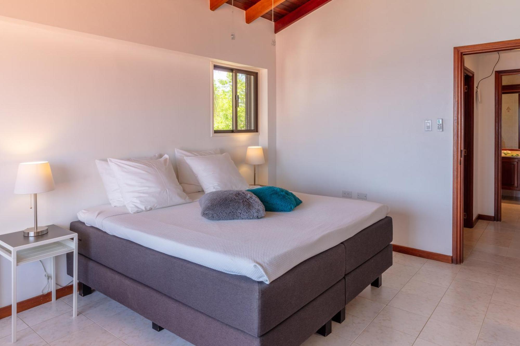 One Ocean Boutique & Bonaire Apartment *