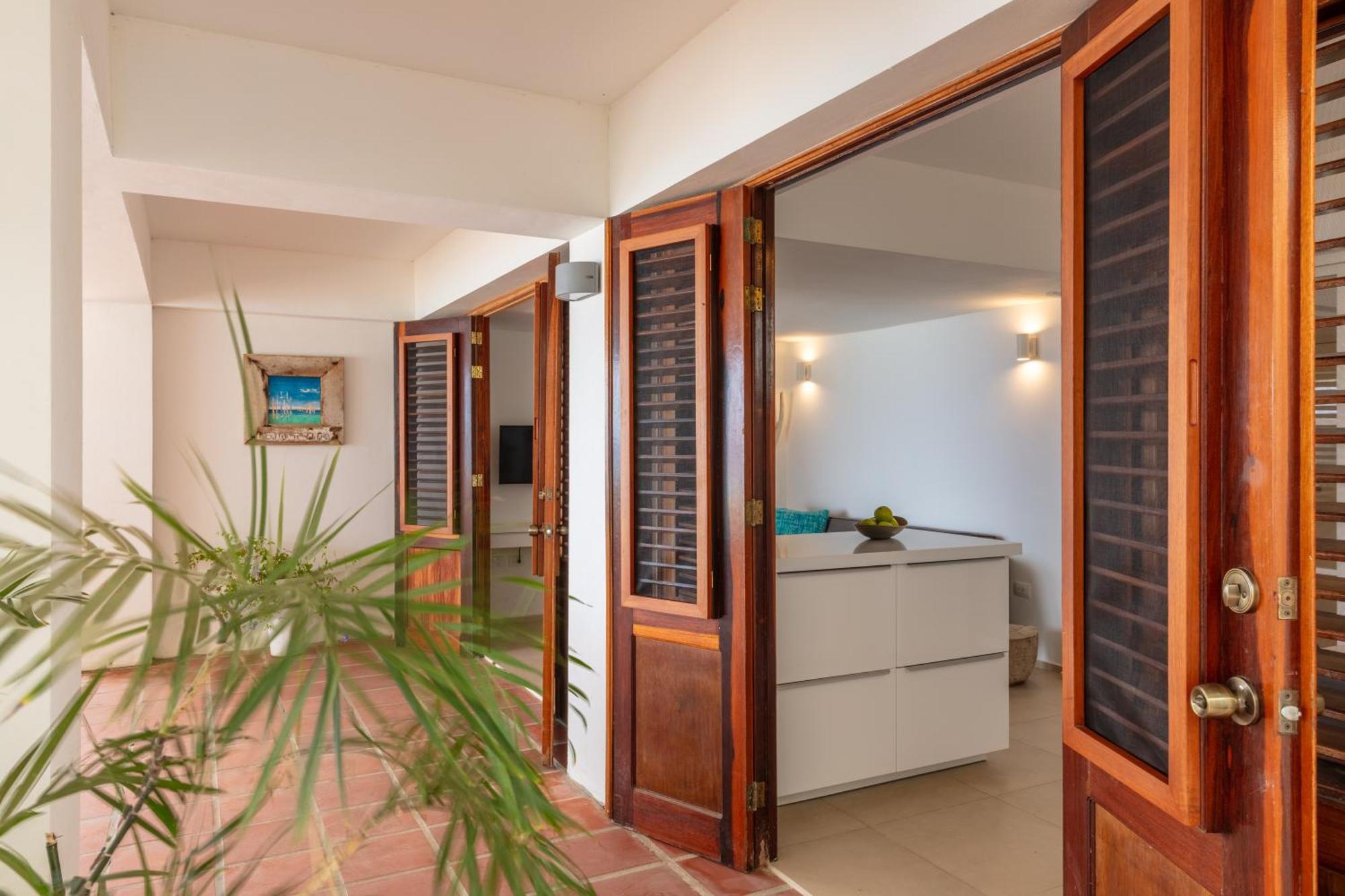 One Ocean Boutique & Bonaire *