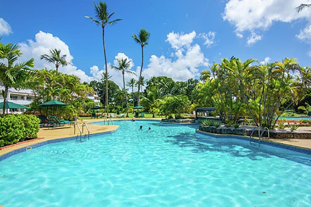 At Glitter Bay Estate By Blue Sky Luxury Apartment