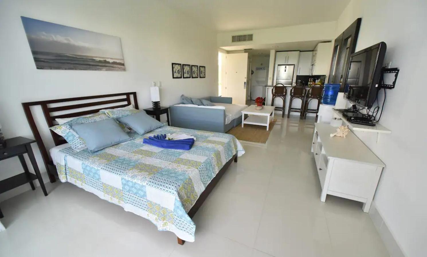 Seawinds - Beachfront Getaway Apartment