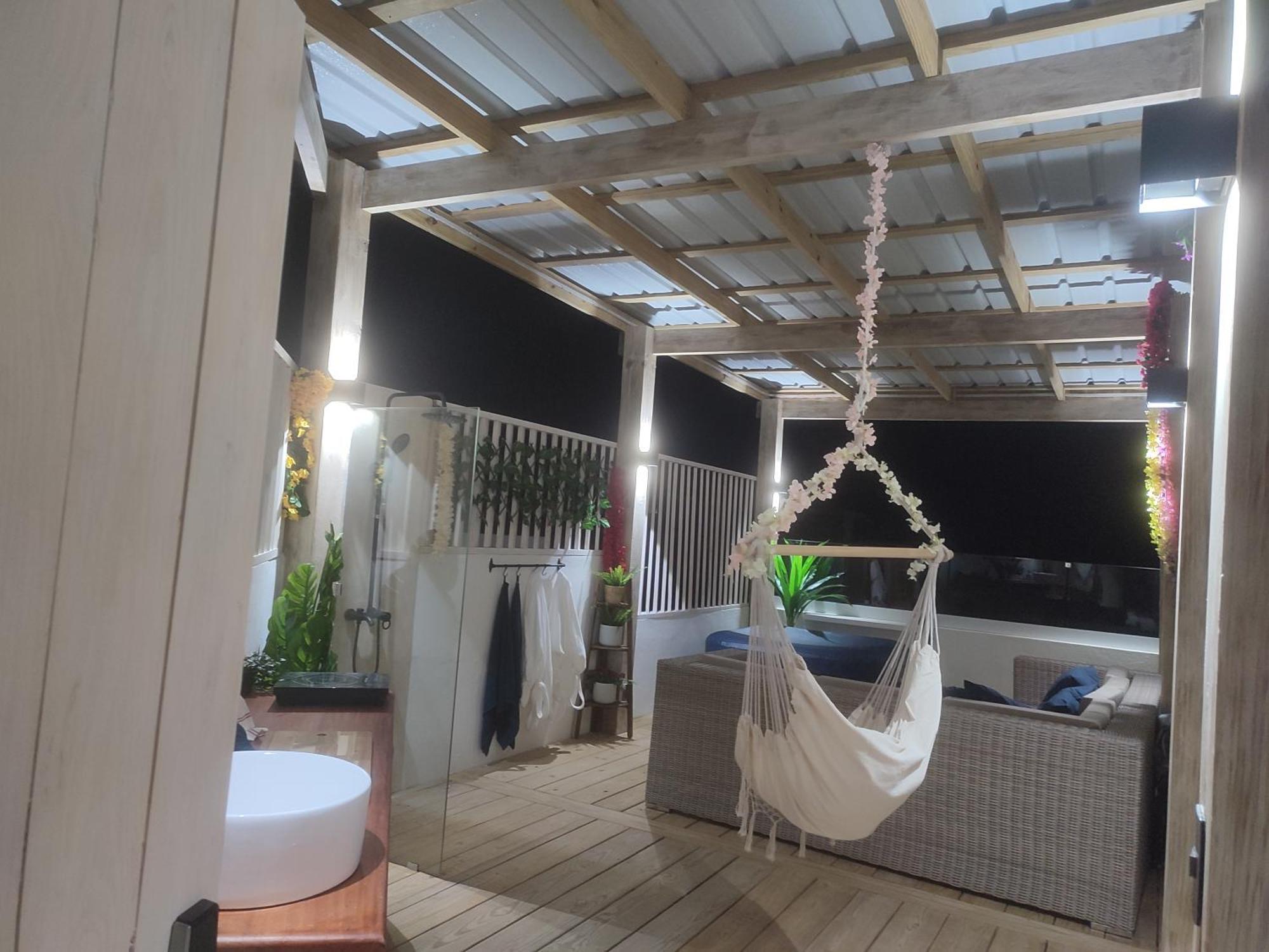 Seawinds - Beachfront Getaway *