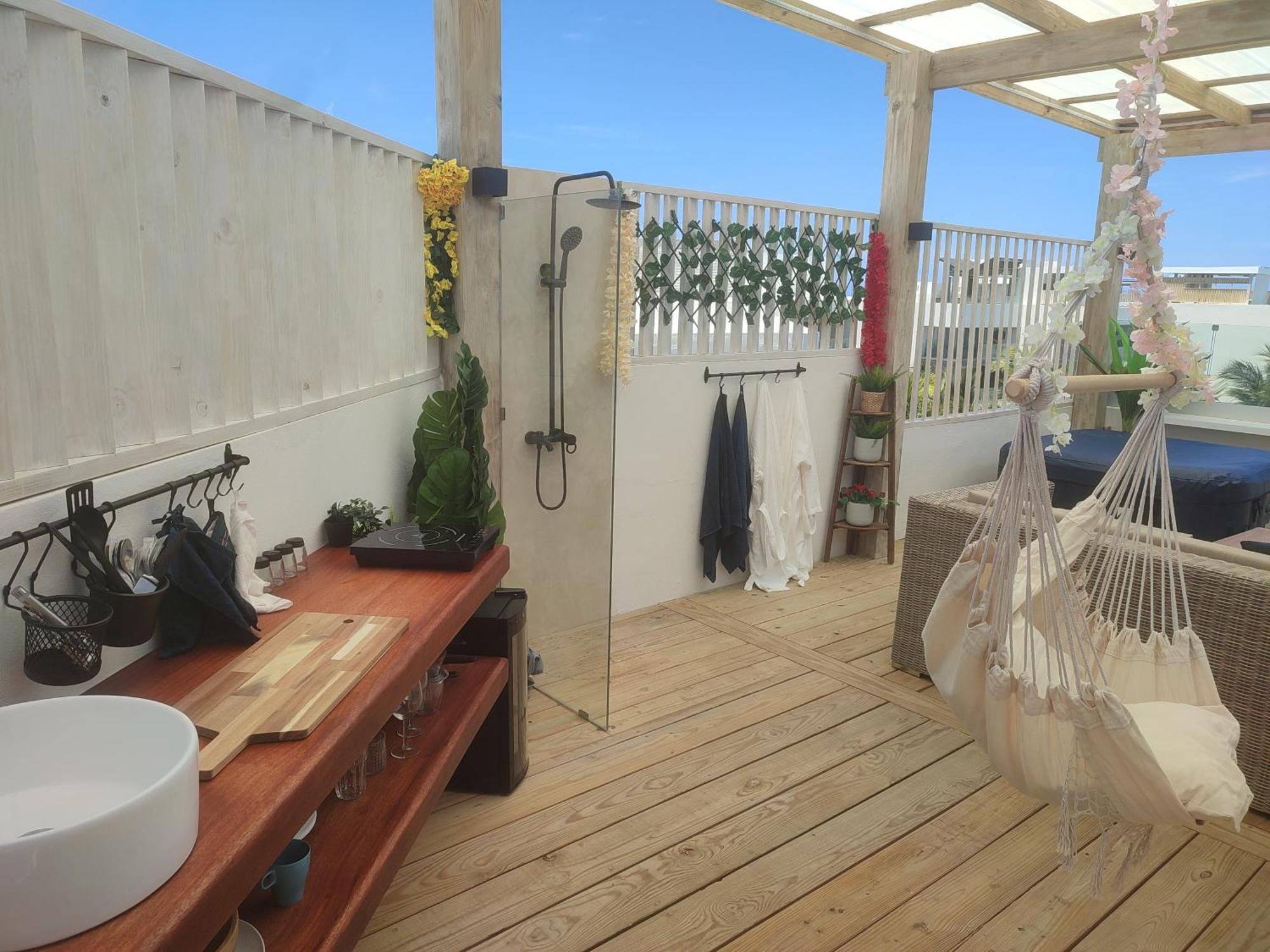 Apartment Seawinds - Beachfront Getaway *
