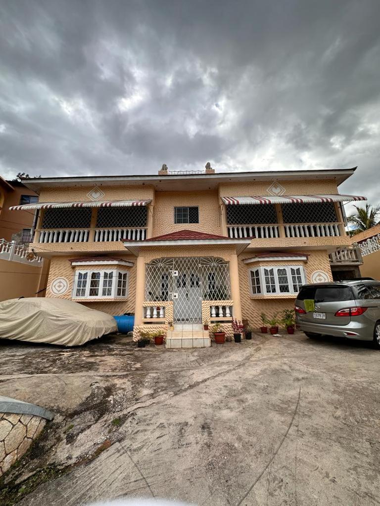 Lion's View Guest house Mandeville