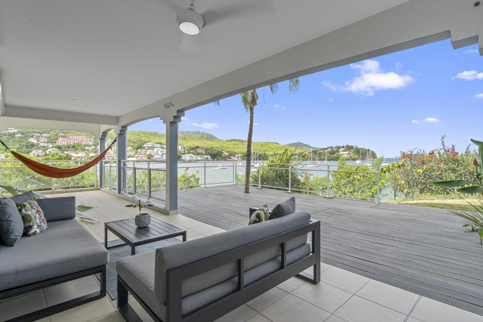 Tropical Sunset: Beachfront With Sea View Terrace Apartment *